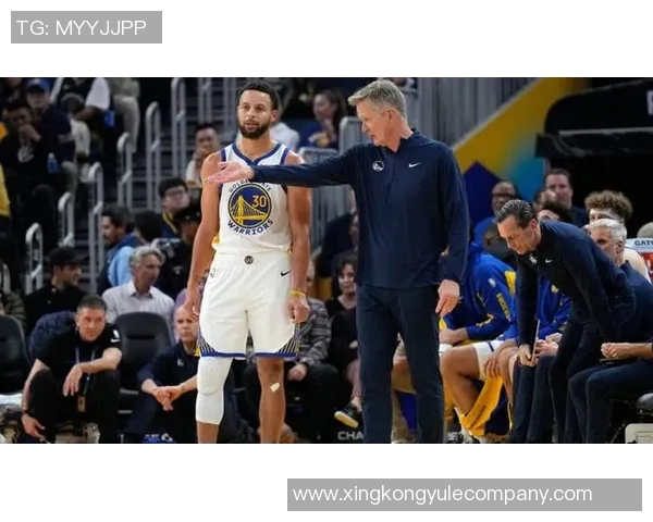 库里股四头肌受伤将缺席约一周球迷松一口气无更严重问题