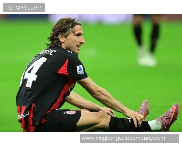 意天空报道莱奥福法纳缺席对阵萨索洛比赛进行单独训练